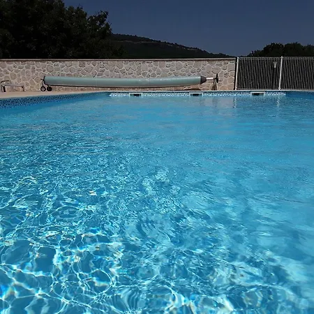 مكان تخييم Domaine De La Cheneraie *